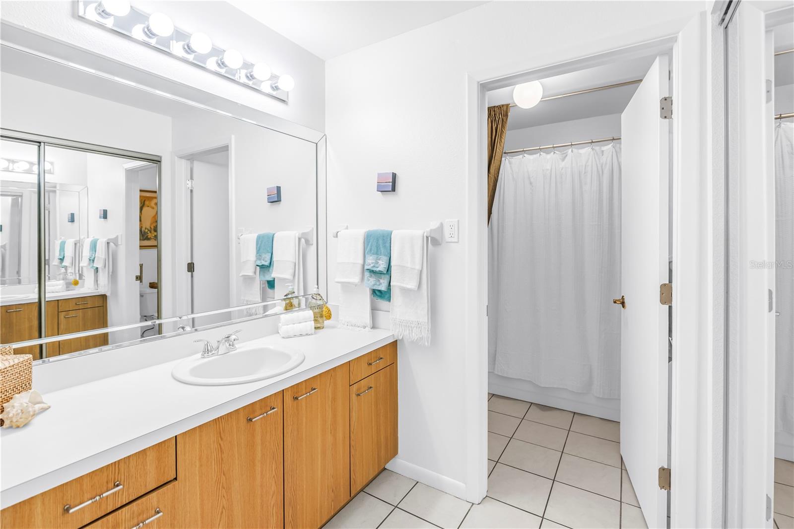 Image 16 of 42 For 992 San Carlos Court Ne