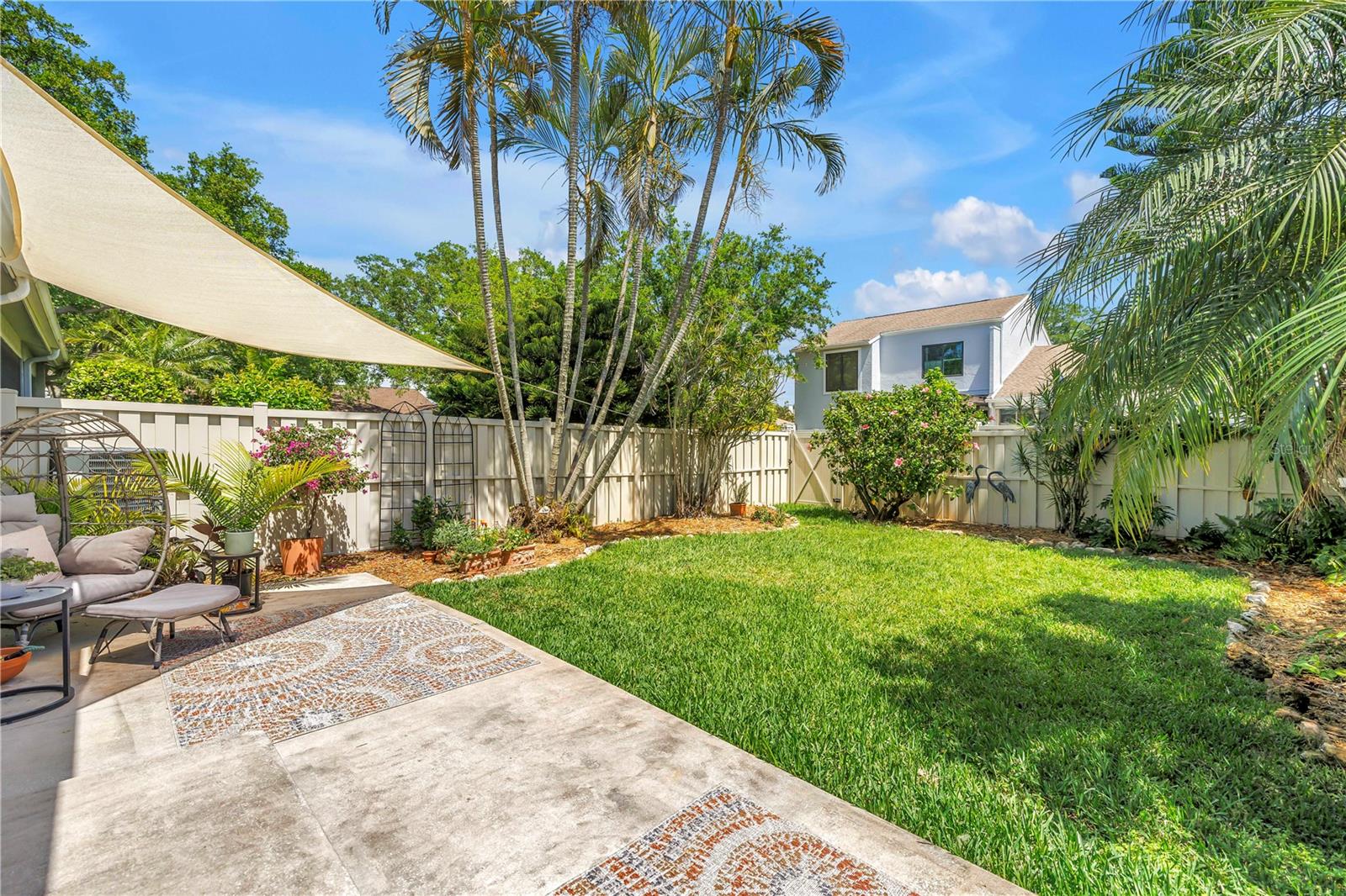 Image 21 of 42 For 992 San Carlos Court Ne