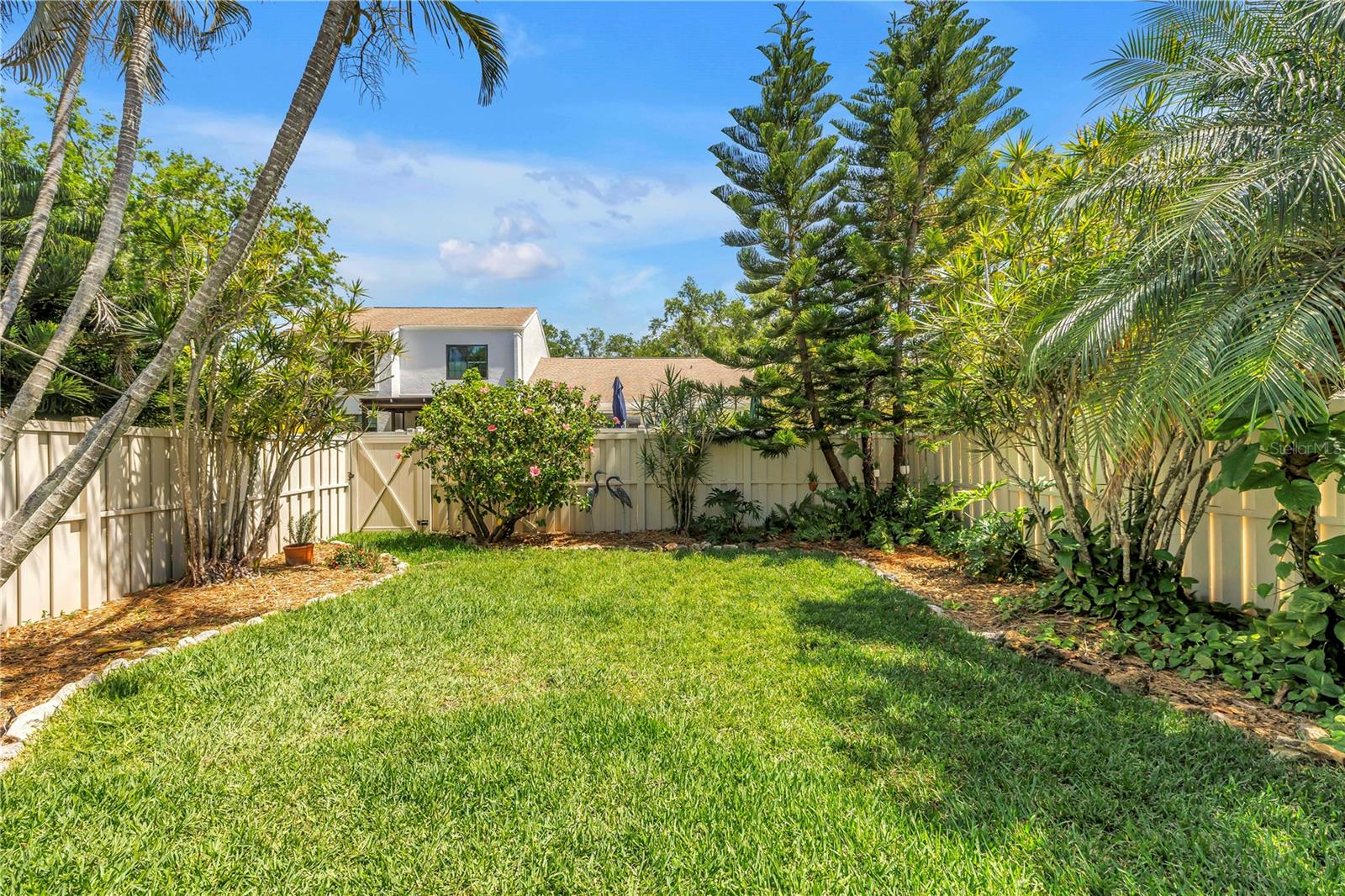 Image 22 of 42 For 992 San Carlos Court Ne