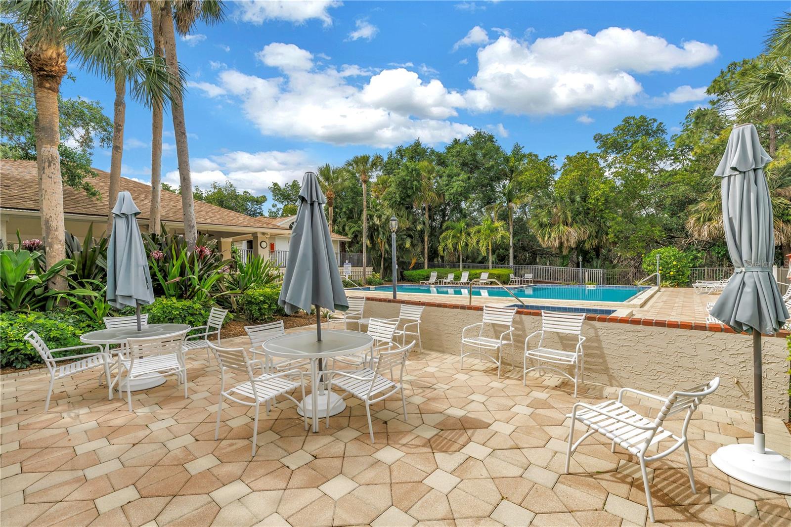 Image 30 of 42 For 992 San Carlos Court Ne