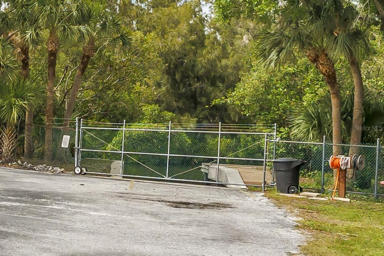 Image 34 of 42 For 992 San Carlos Court Ne