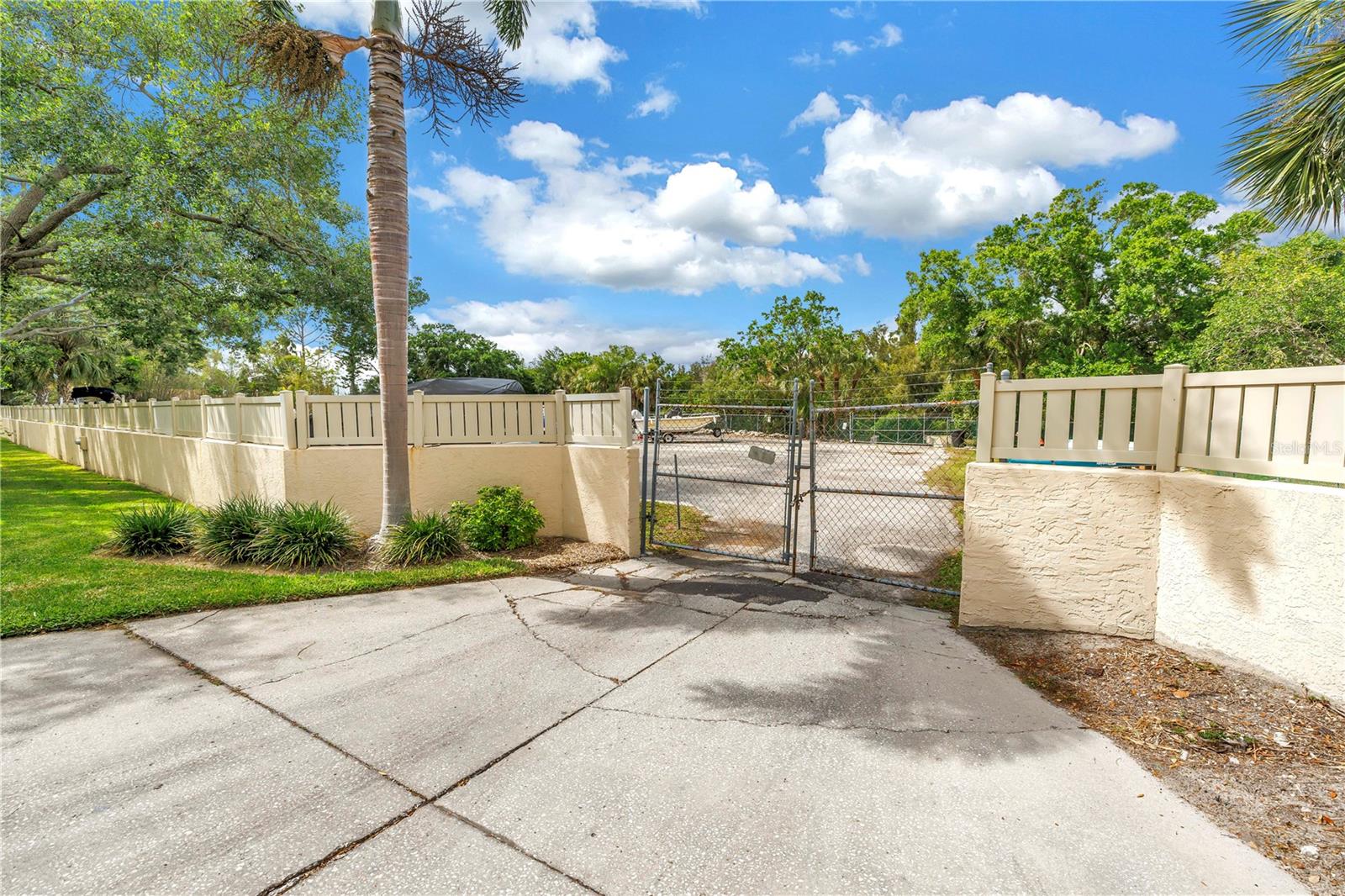 Image 40 of 42 For 992 San Carlos Court Ne