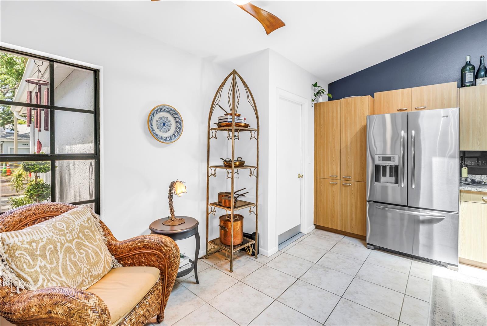 Image 7 of 42 For 992 San Carlos Court Ne