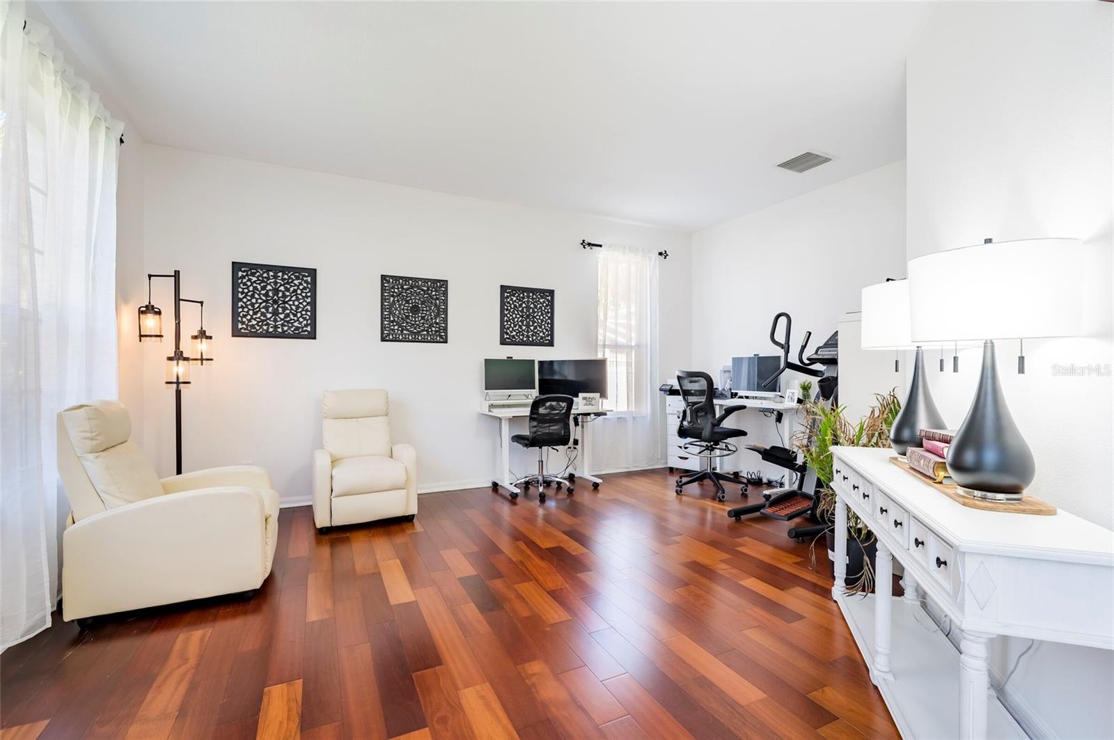 Image 25 of 55 For 212 Excalibur Court