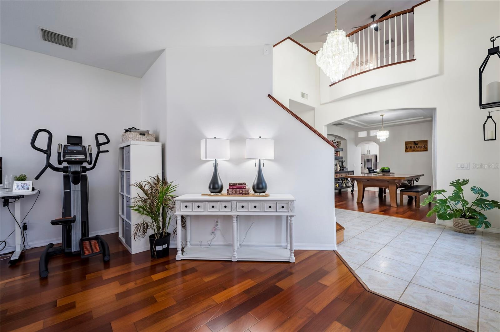 Image 26 of 55 For 212 Excalibur Court