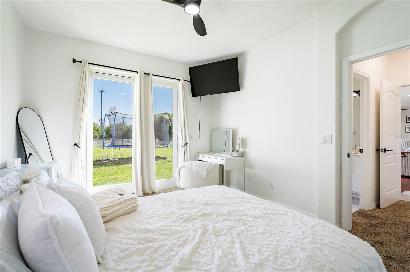 Image 28 of 55 For 212 Excalibur Court