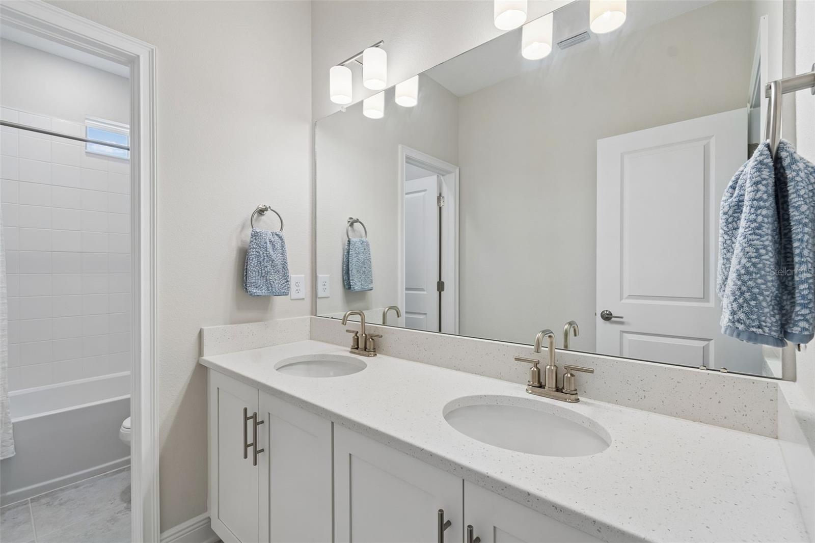 Image 40 of 61 For 3401 Pearl Ave