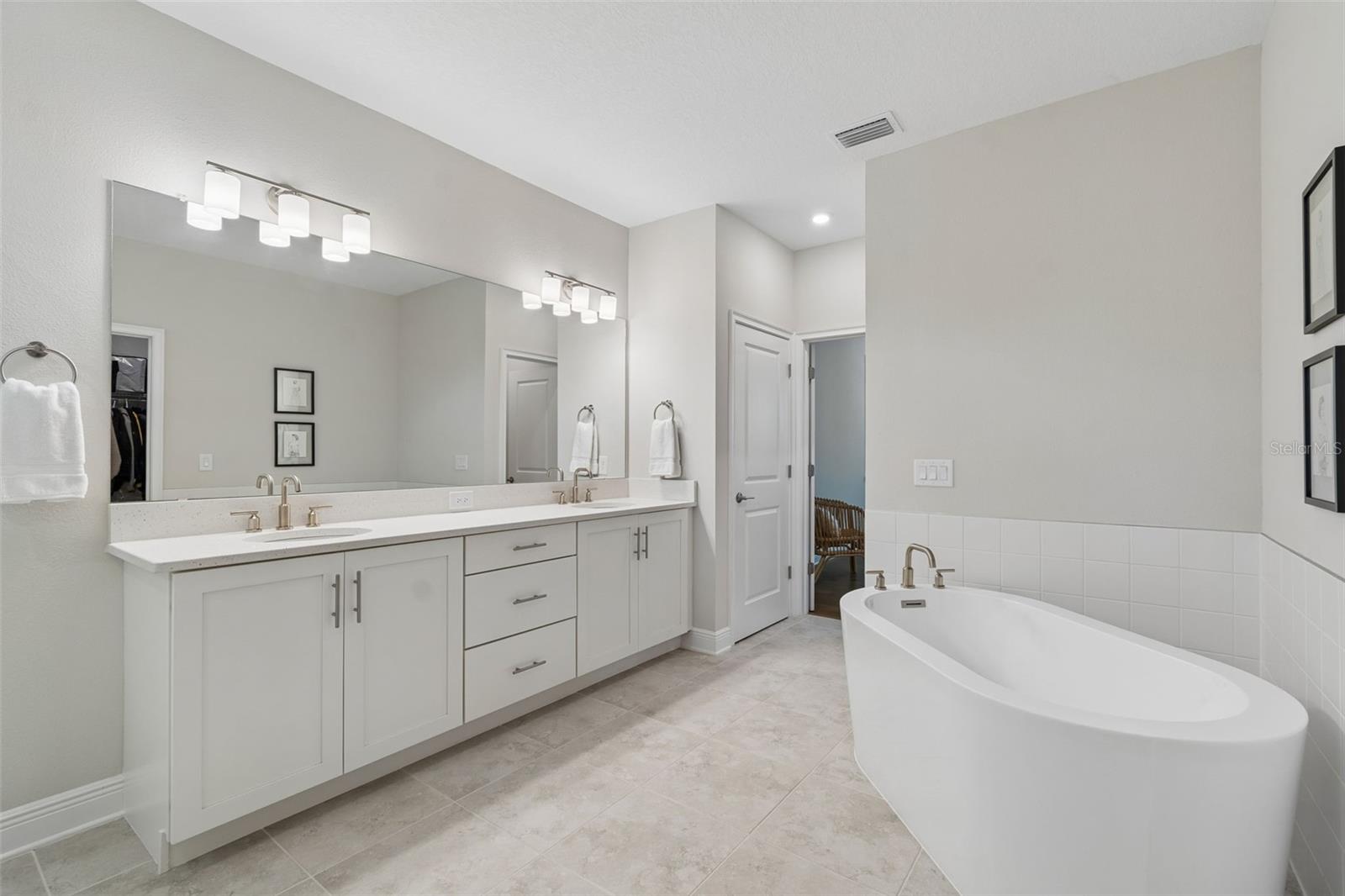 Image 50 of 61 For 3401 Pearl Ave