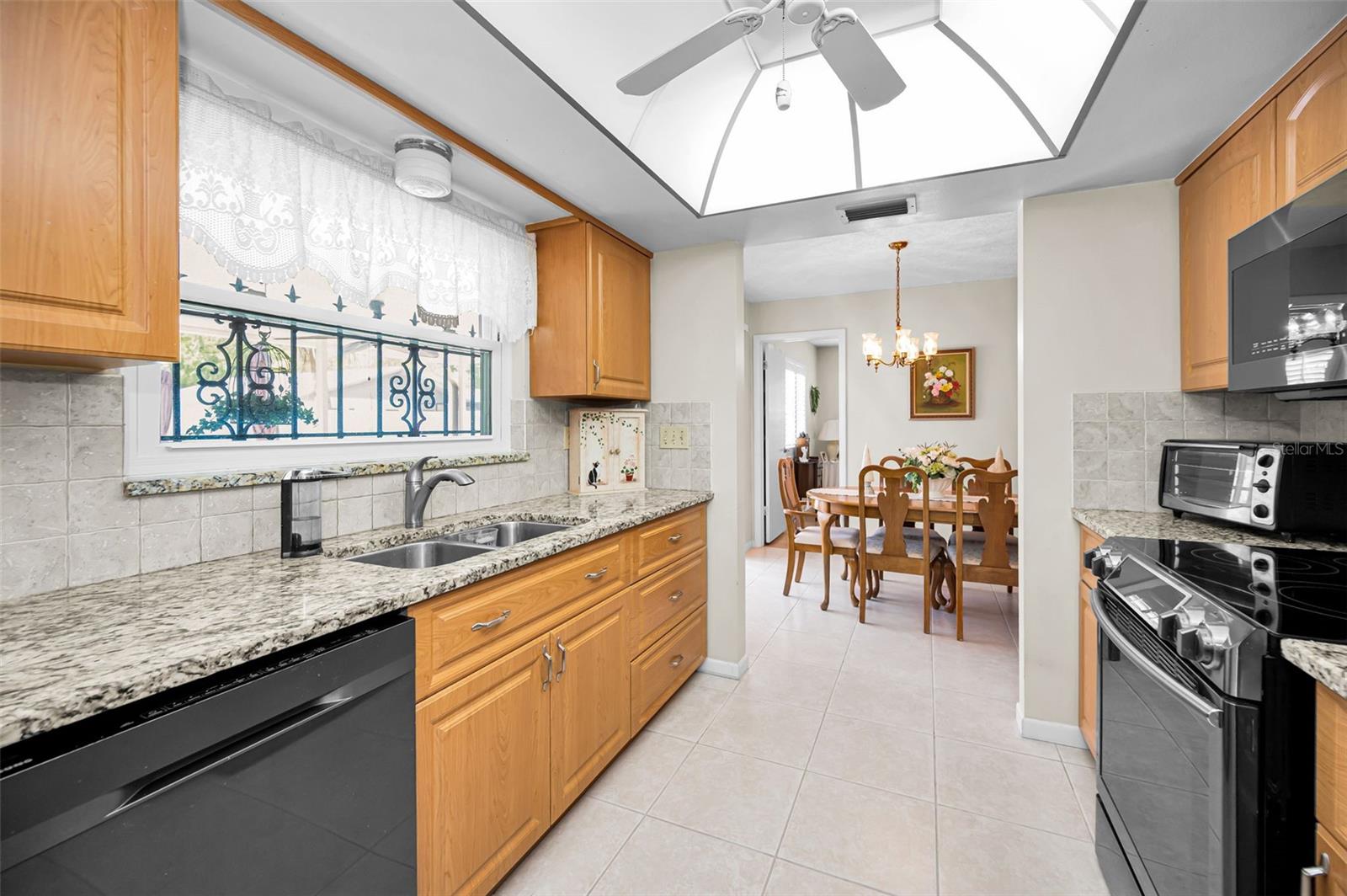 Image 13 of 46 For 2255 Wilshire Drive