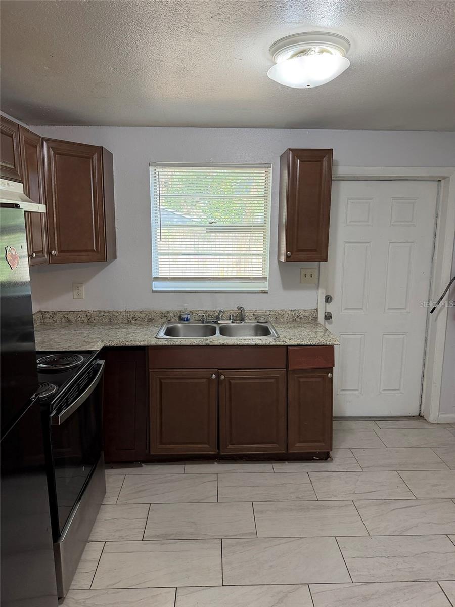 Image 14 of 23 For 8105 Klondyke Street