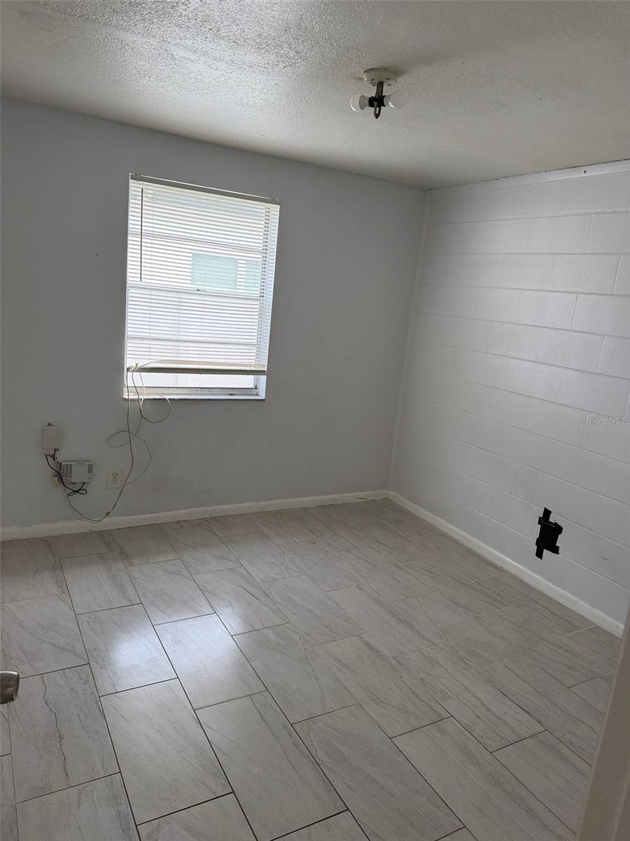 Image 16 of 23 For 8105 Klondyke Street