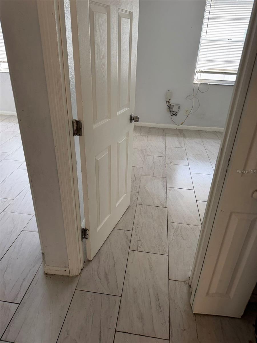 Image 18 of 23 For 8105 Klondyke Street