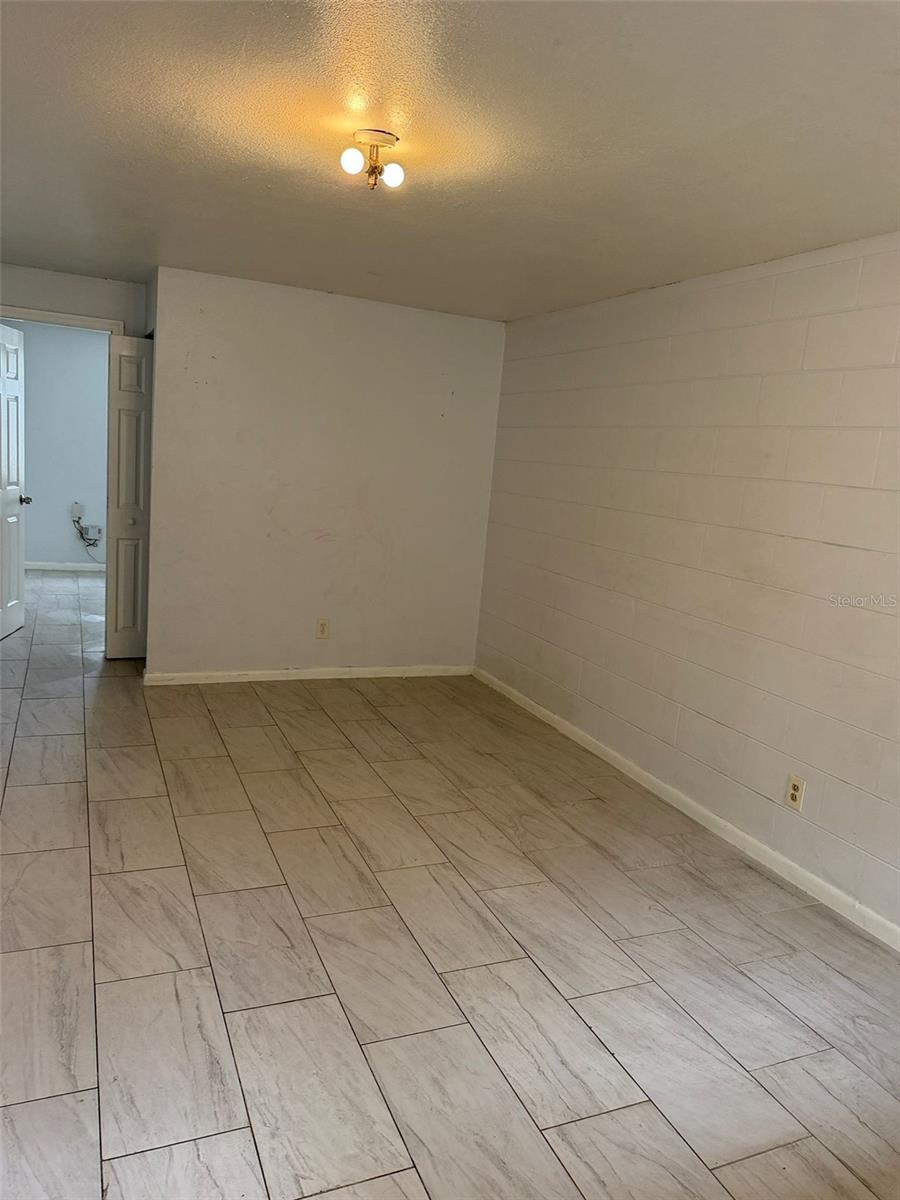 Image 19 of 23 For 8105 Klondyke Street