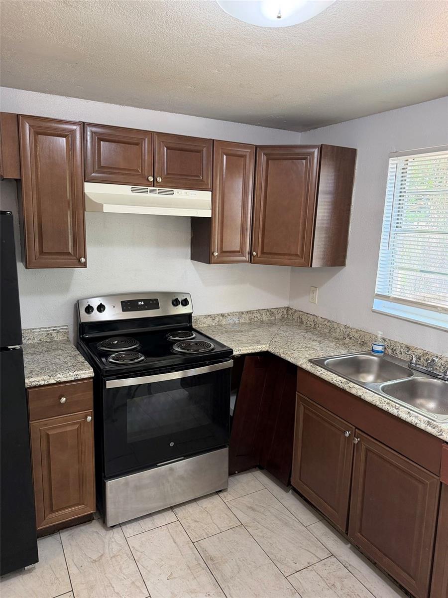 Image 2 of 23 For 8105 Klondyke Street