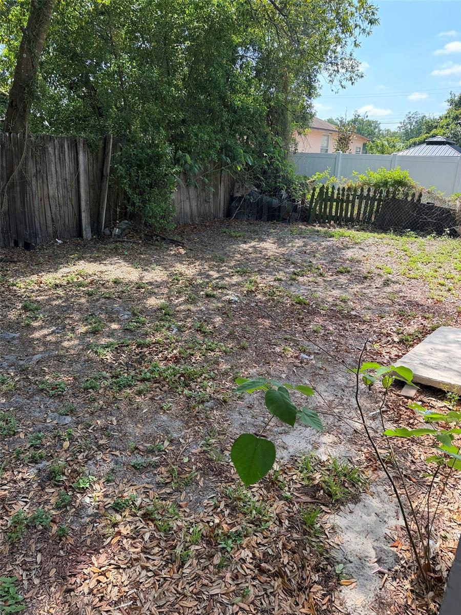 Image 21 of 23 For 8105 Klondyke Street