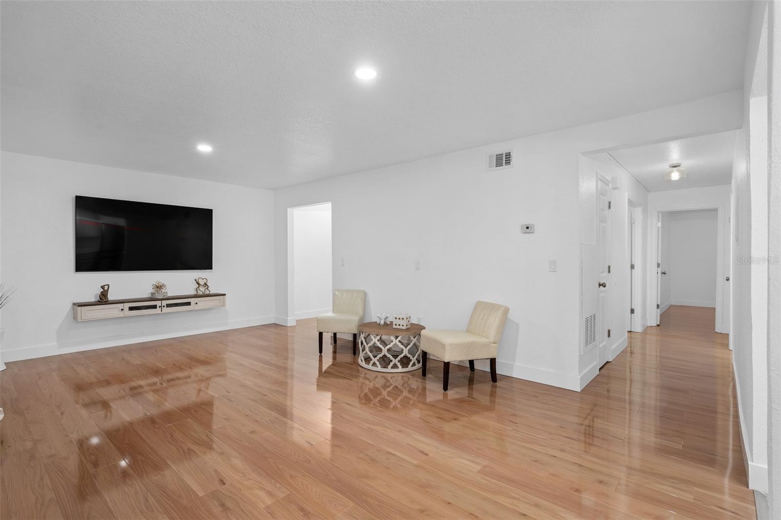 Image 10 of 31 For 4190 Versailles Drive 4190d