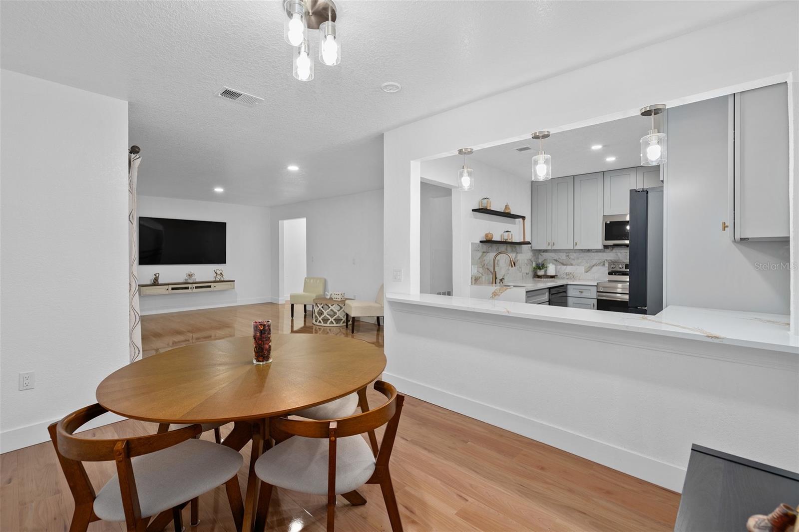 Image 14 of 31 For 4190 Versailles Drive 4190d