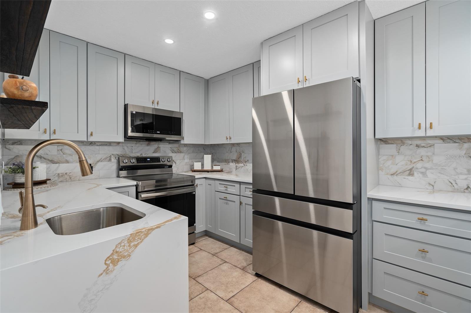 Image 16 of 31 For 4190 Versailles Drive 4190d