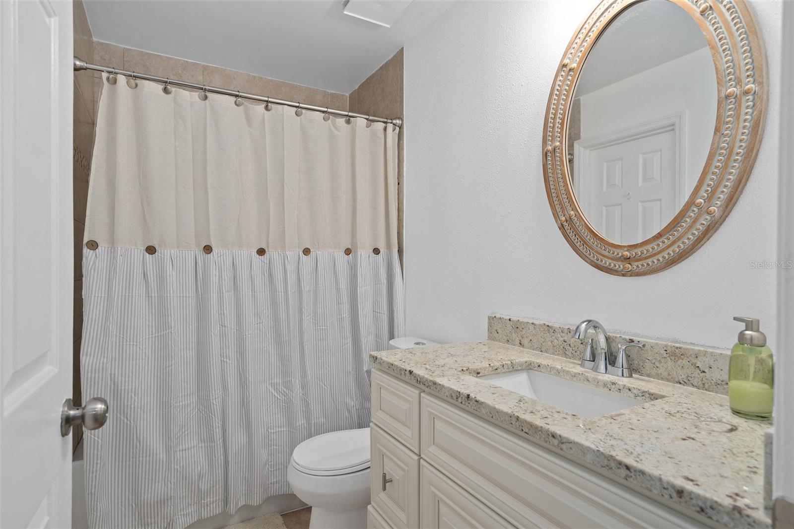 Image 17 of 31 For 4190 Versailles Drive 4190d