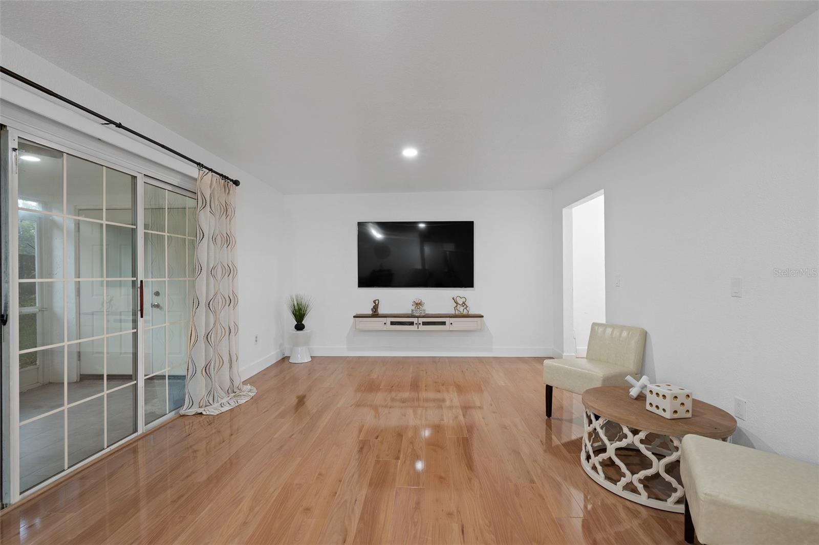 Image 9 of 31 For 4190 Versailles Drive 4190d