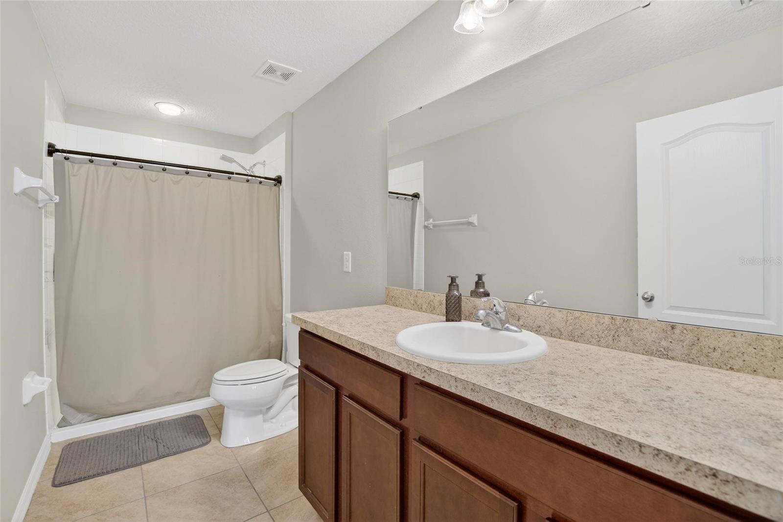 Image 33 of 71 For 11932 Grand Kempston Drive