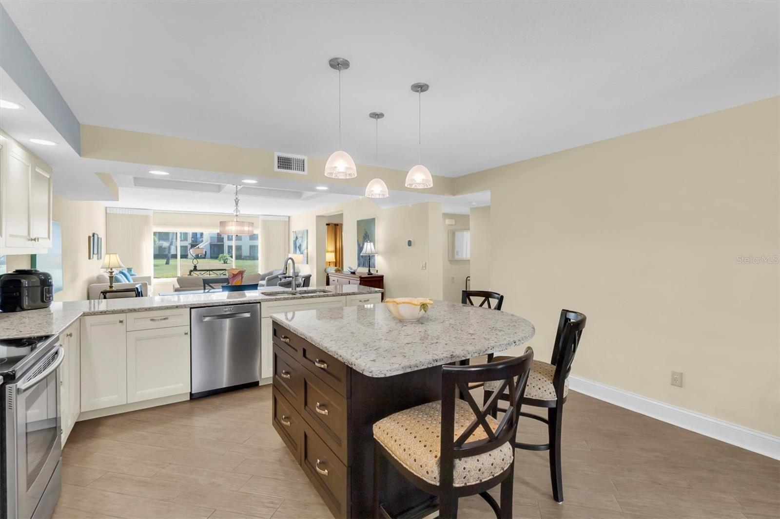 Image 10 of 41 For 8101 Bardmoor Place 104h