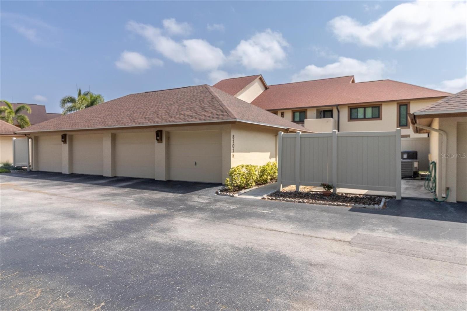 Image 33 of 41 For 8101 Bardmoor Place 104h