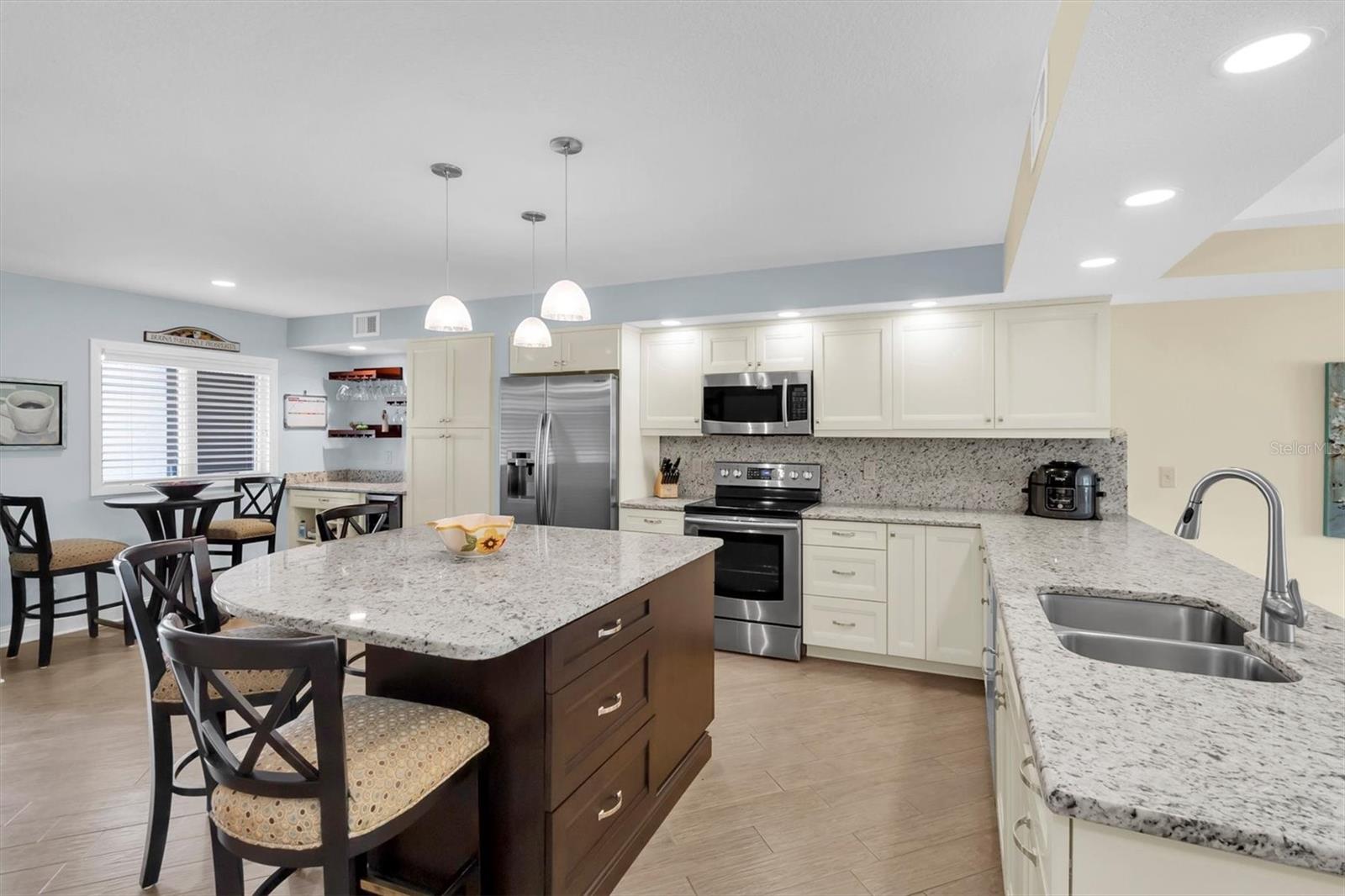 Image 6 of 41 For 8101 Bardmoor Place 104h