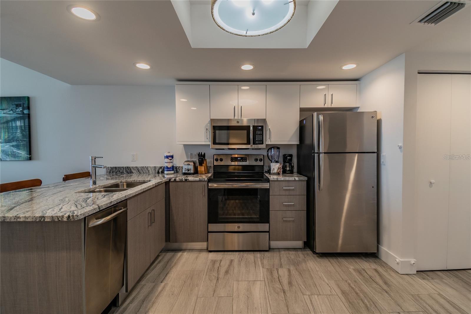 Image 18 of 31 For 10116 Gulf Boulevard 405w