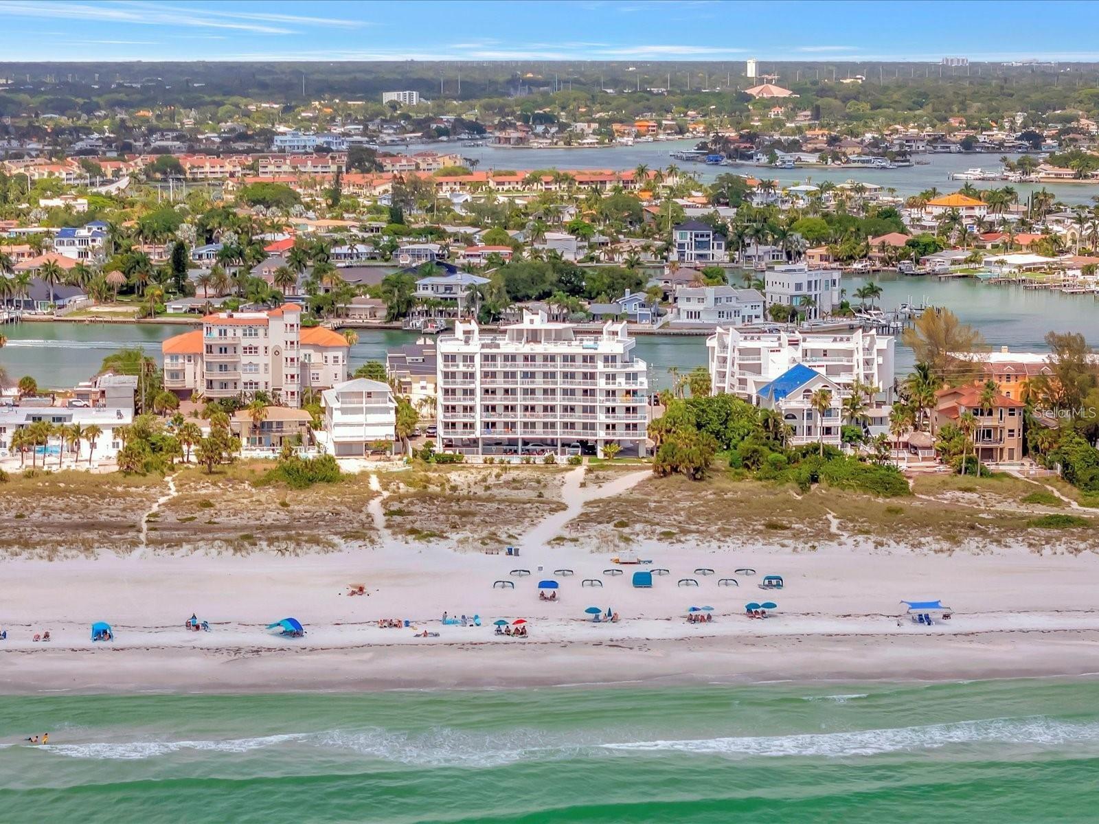 Image 3 of 31 For 10116 Gulf Boulevard 405w