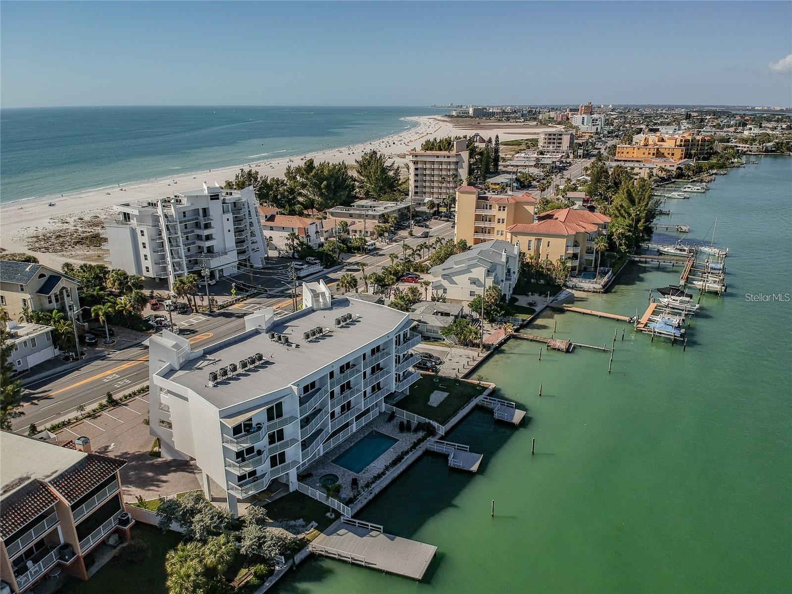 Image 30 of 31 For 10116 Gulf Boulevard 405w