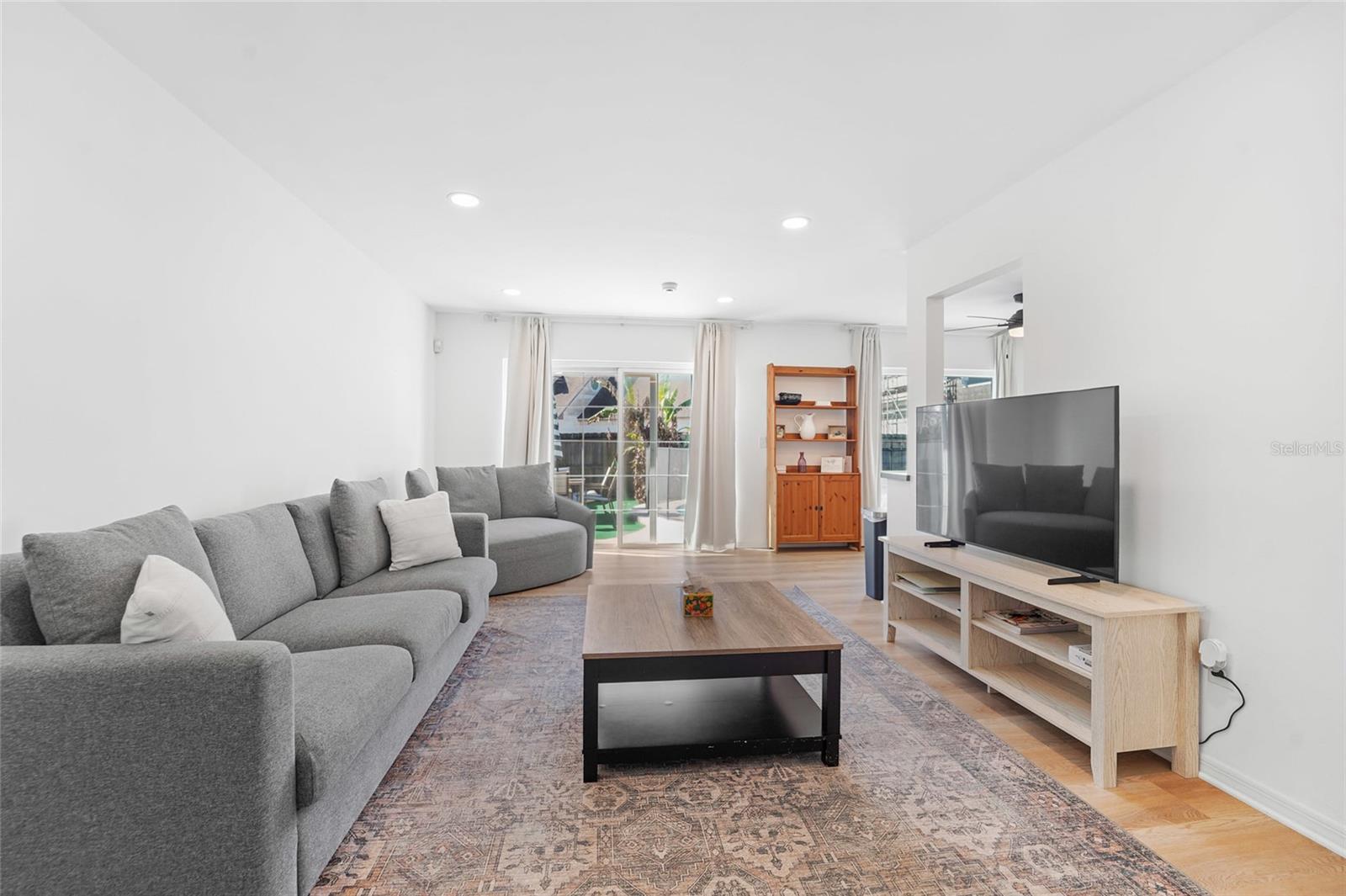 Image 8 of 32 For 4906 San Rafael Street