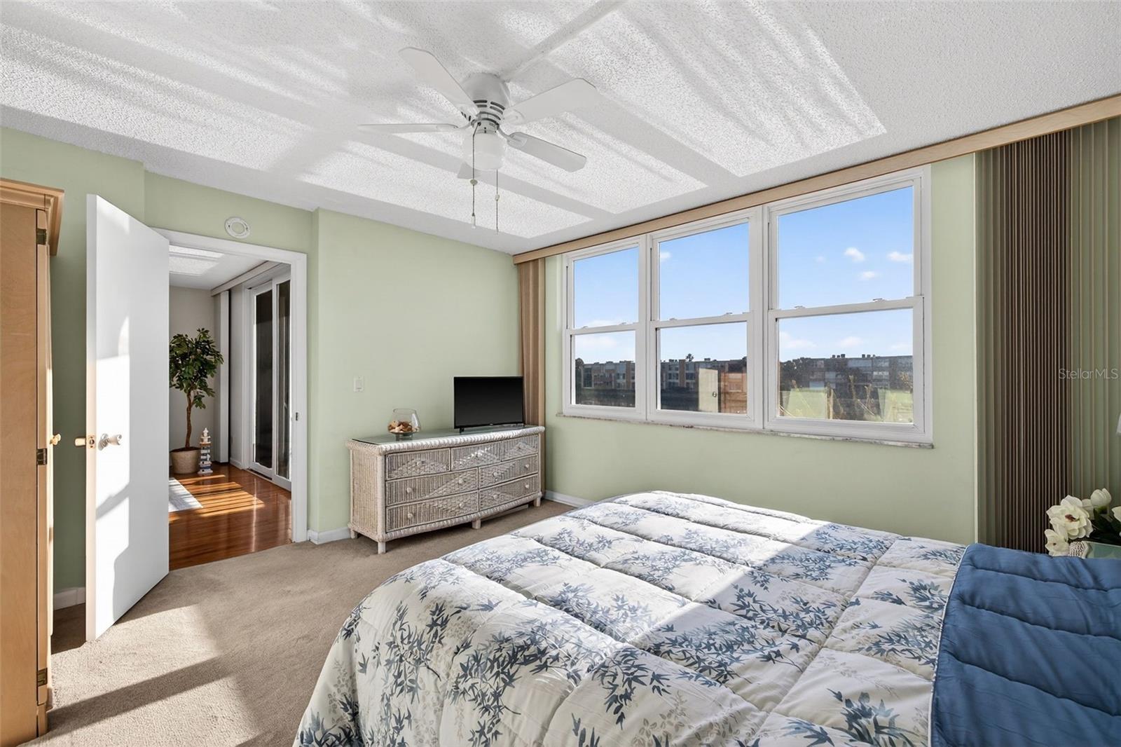 Image 17 of 42 For 7625 Sun Island Drive S 207