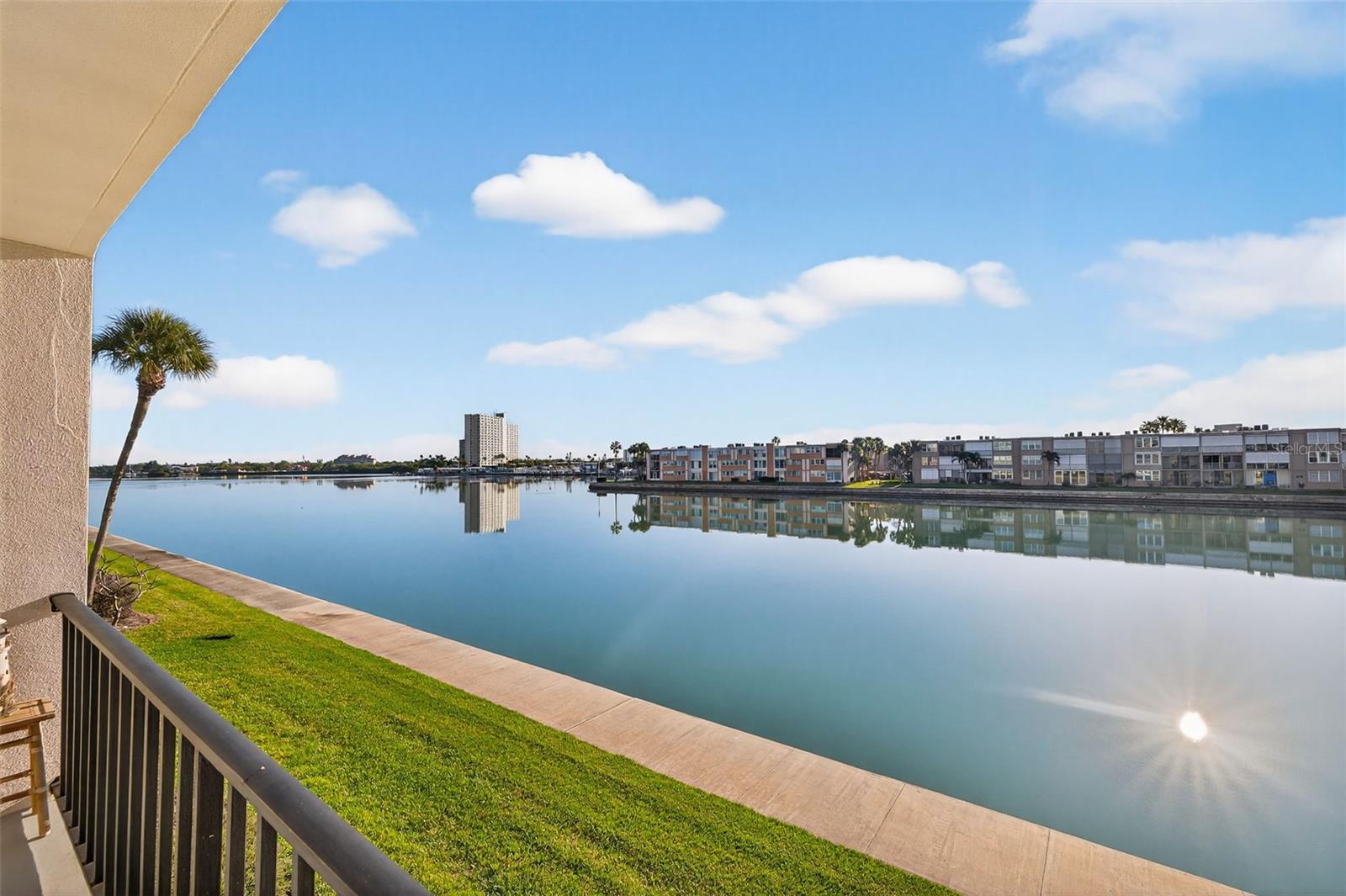 Image 27 of 42 For 7625 Sun Island Drive S 207