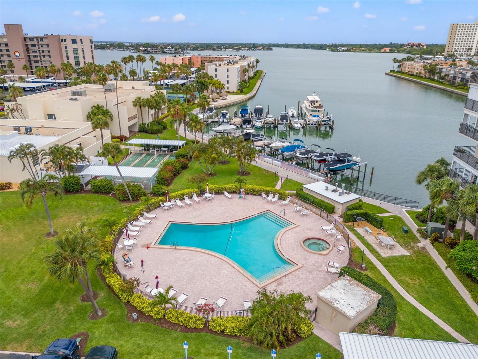 Image 32 of 42 For 7625 Sun Island Drive S 207