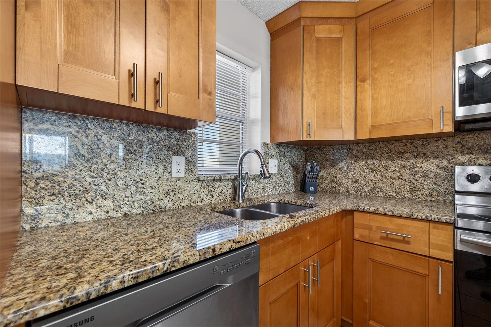 Image 8 of 42 For 7625 Sun Island Drive S 207