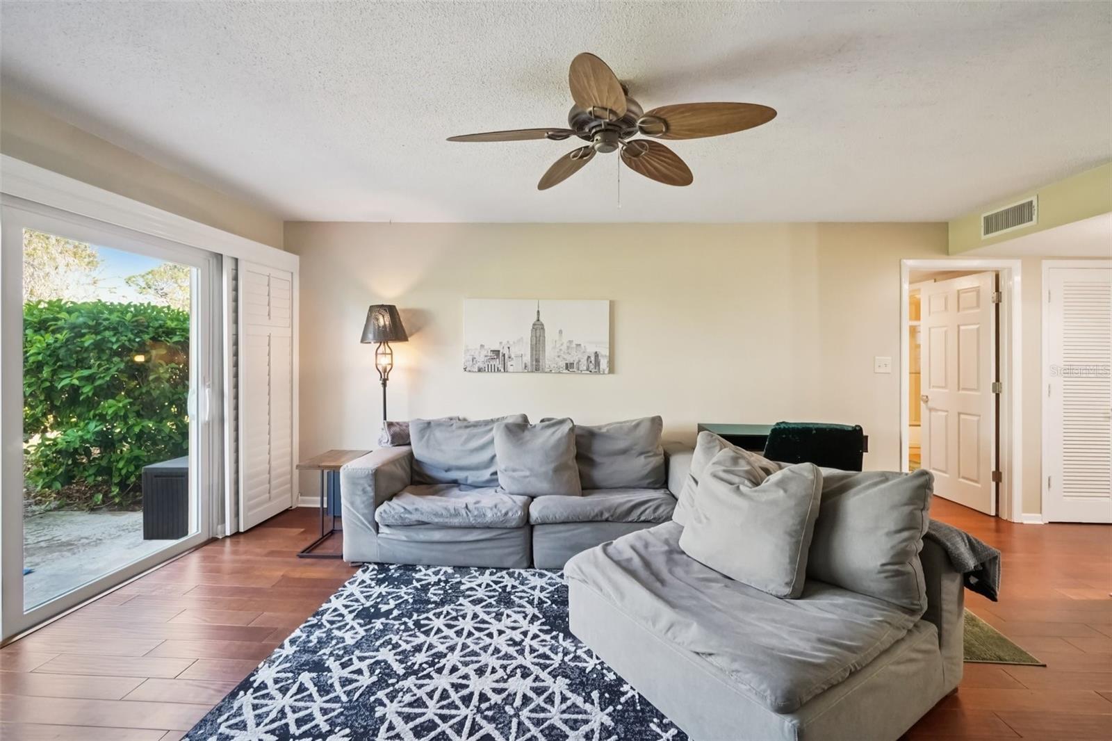 Image 6 of 24 For 8300 Bardmoor Boulevard 103