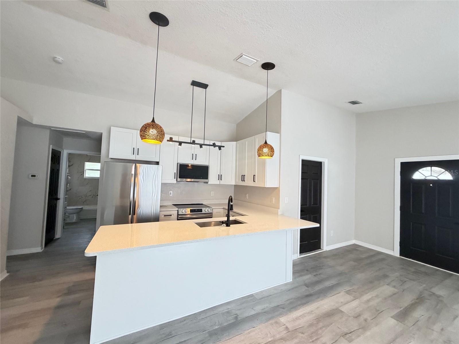 Image 5 of 15 For 1014 16th Avenue Nw