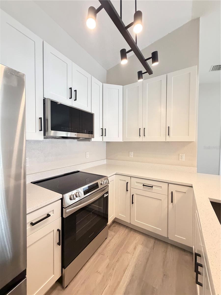 Image 7 of 15 For 1014 16th Avenue Nw