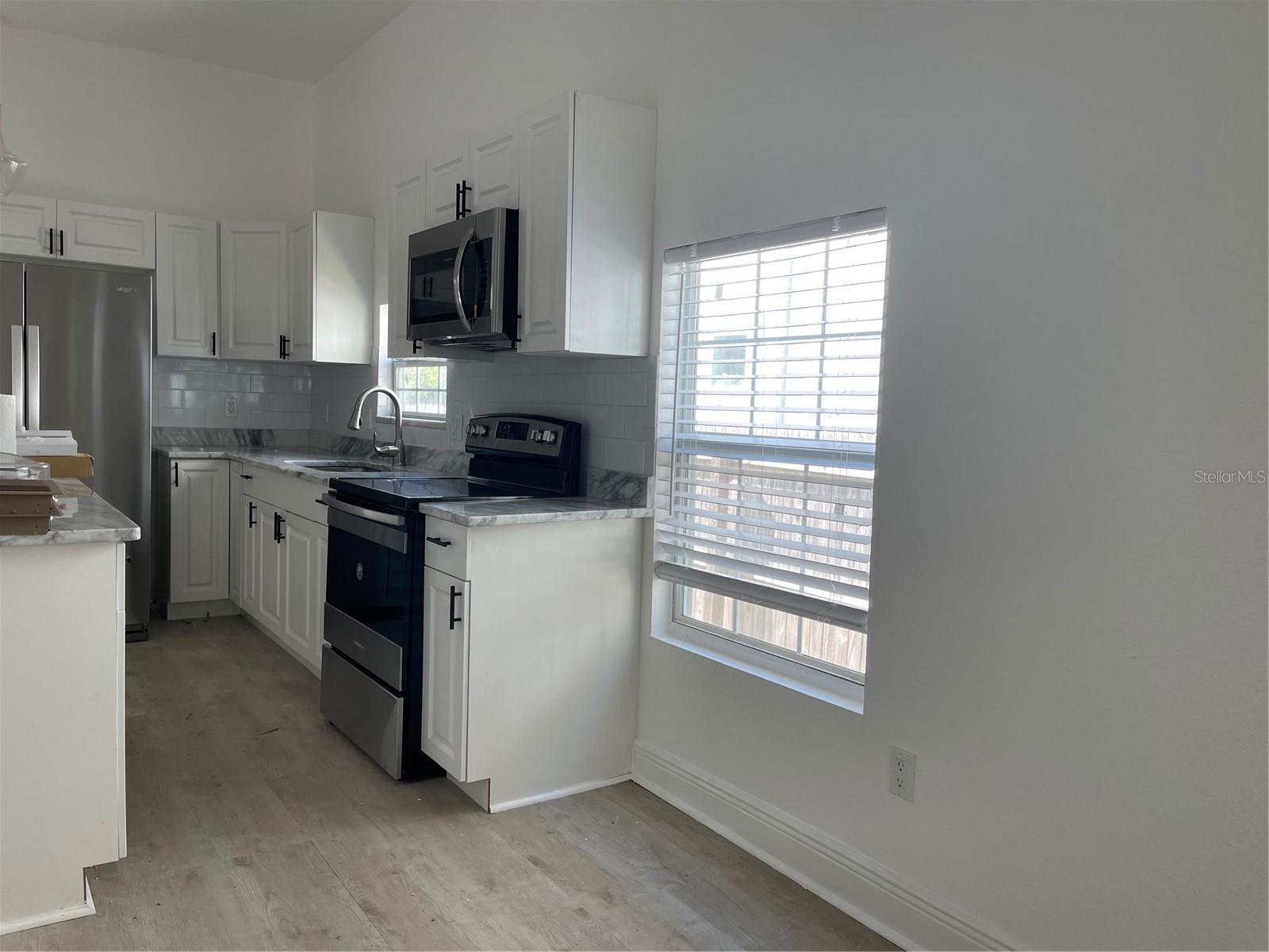 Image 12 of 34 For 114 Amelia Avenue