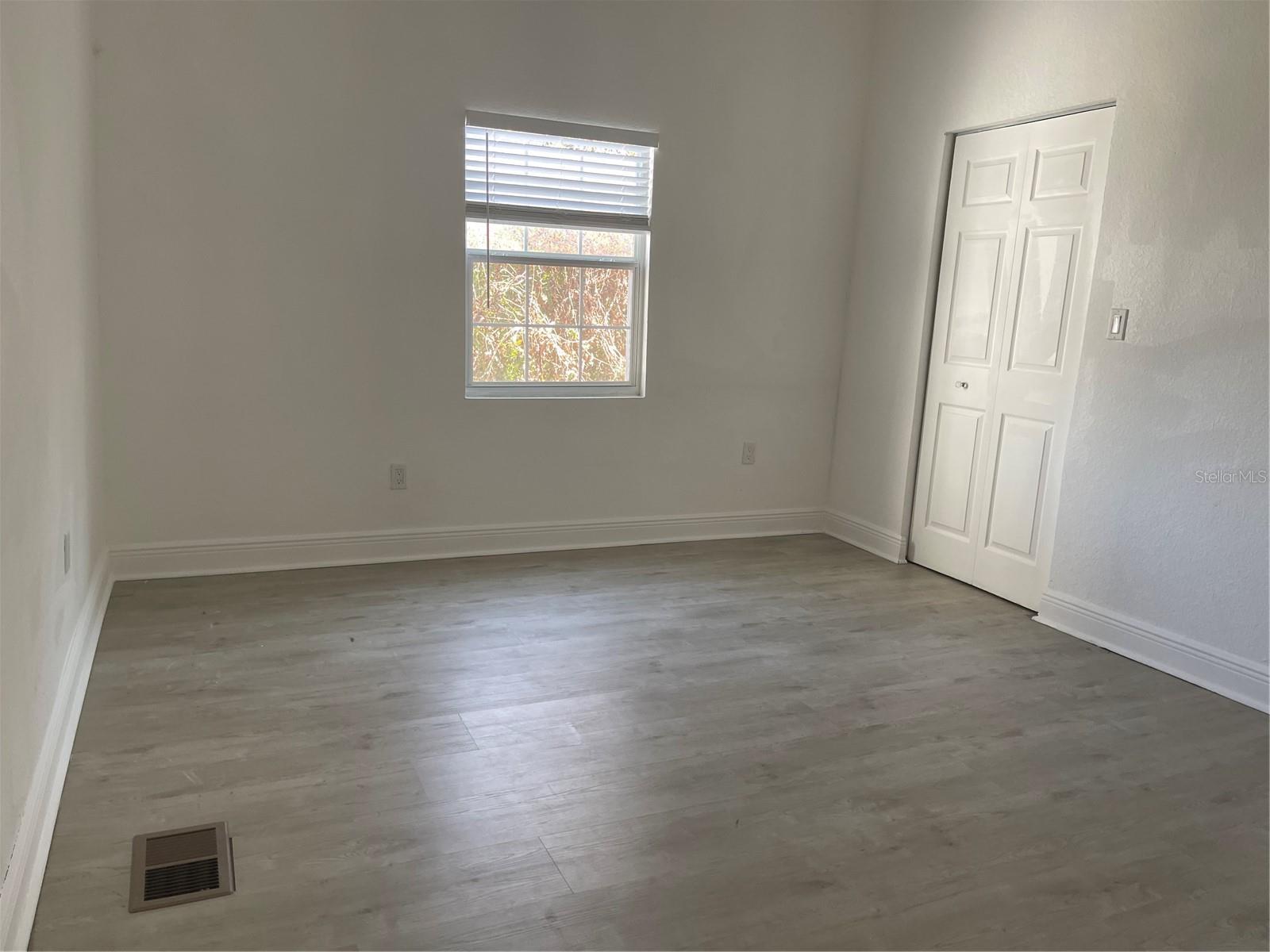 Image 15 of 34 For 114 Amelia Avenue