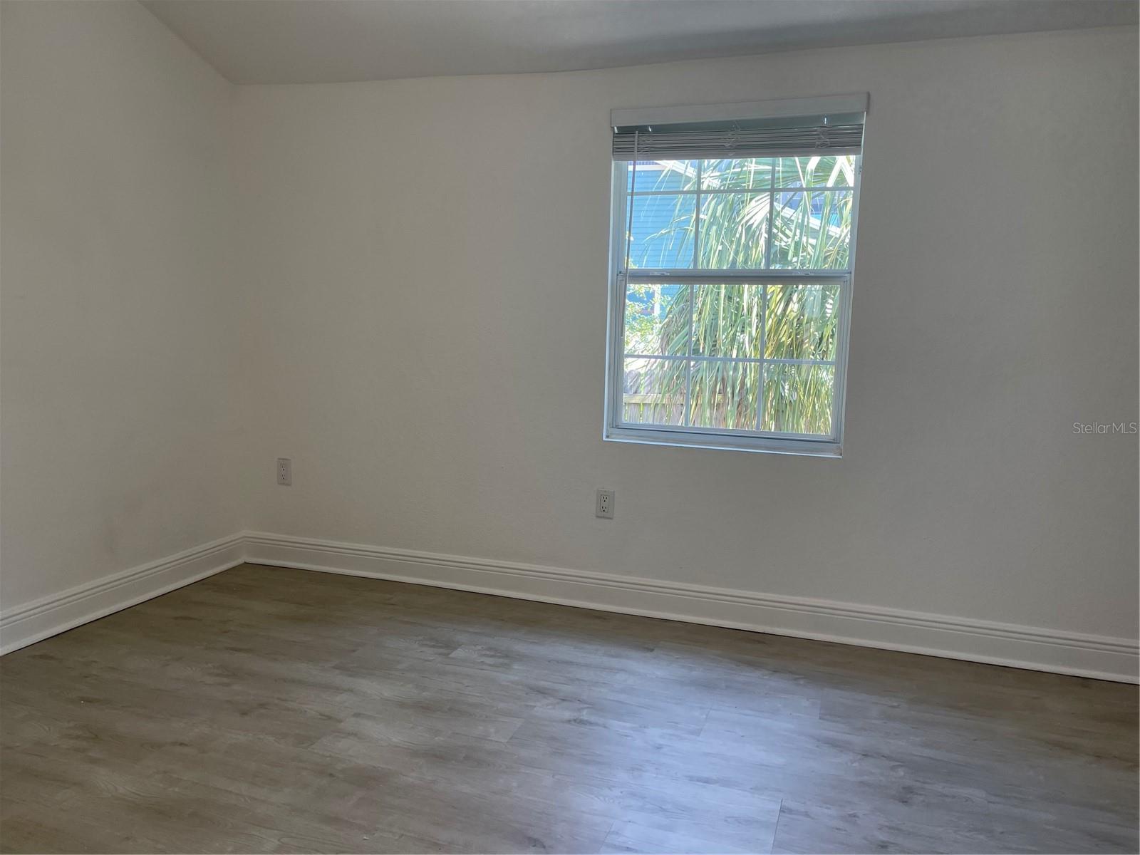 Image 16 of 34 For 114 Amelia Avenue