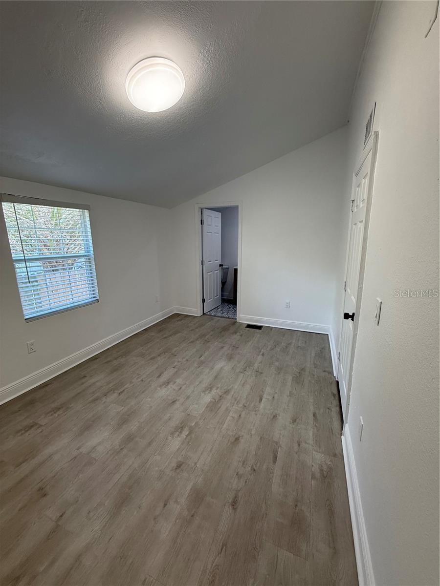 Image 17 of 34 For 114 Amelia Avenue