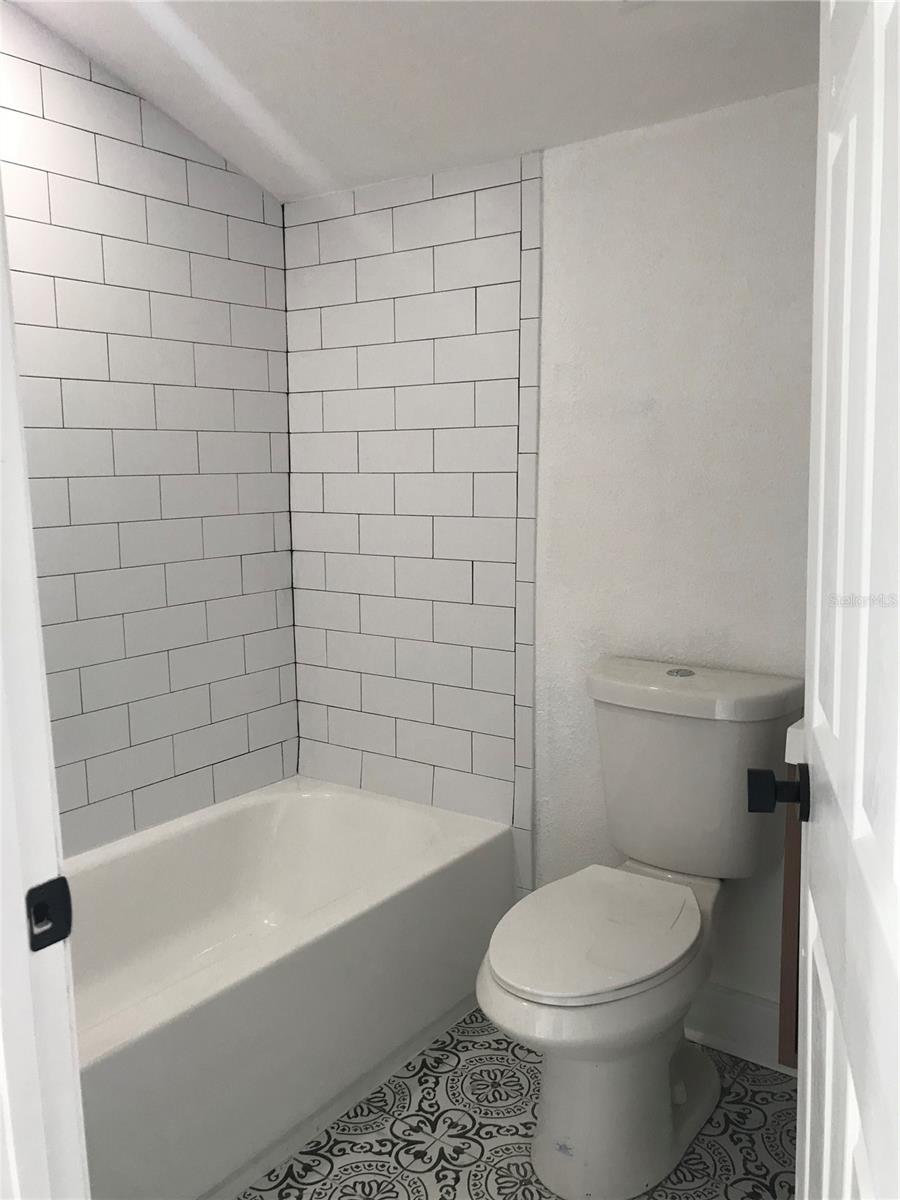 Image 25 of 34 For 114 Amelia Avenue