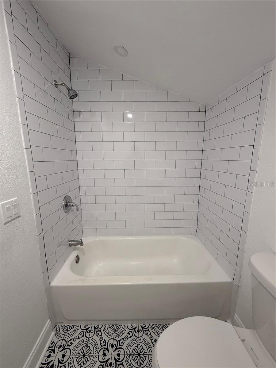 Image 26 of 34 For 114 Amelia Avenue