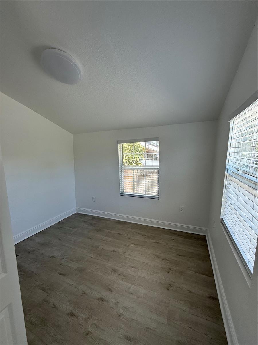 Image 27 of 34 For 114 Amelia Avenue