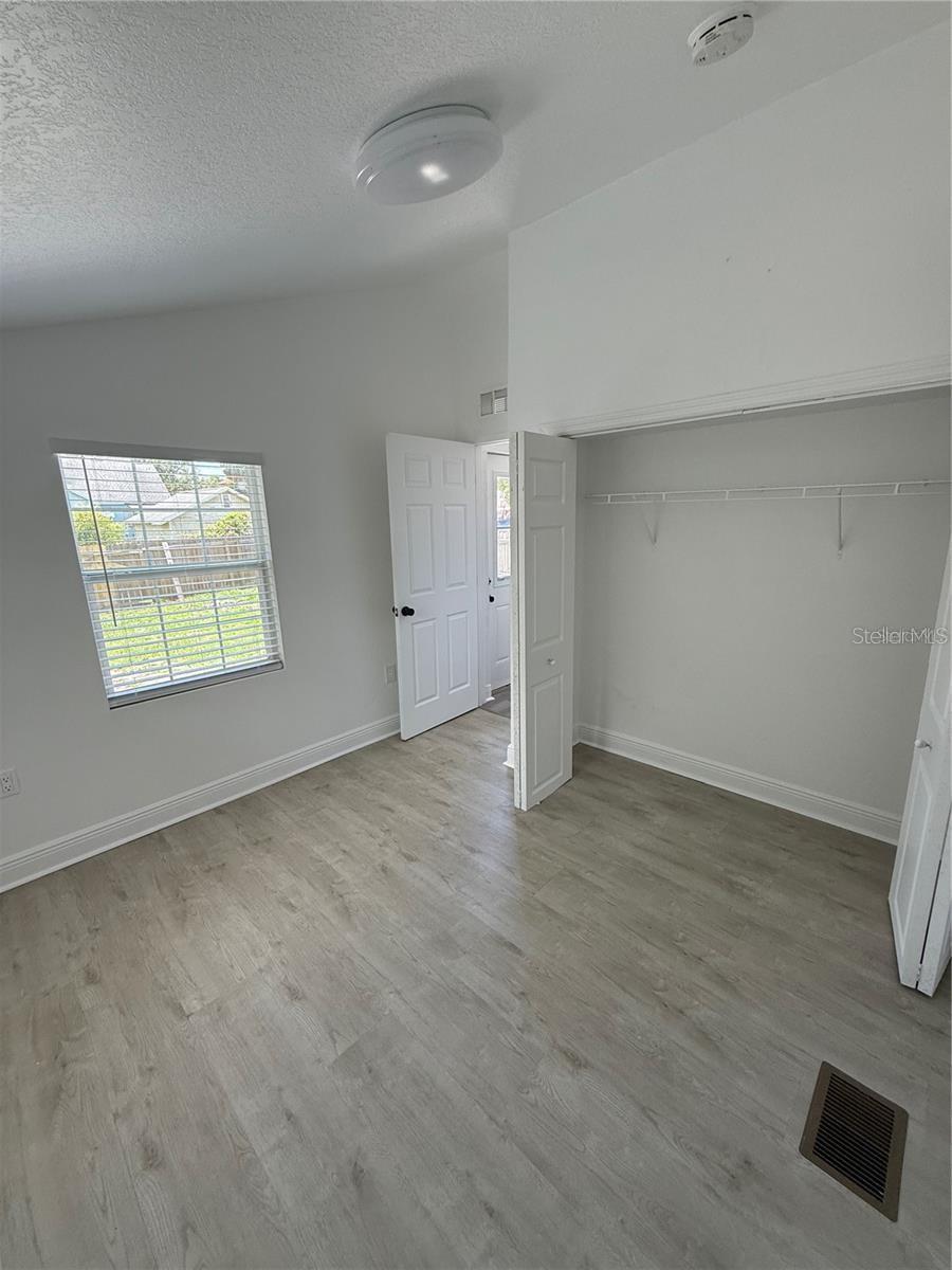 Image 28 of 34 For 114 Amelia Avenue