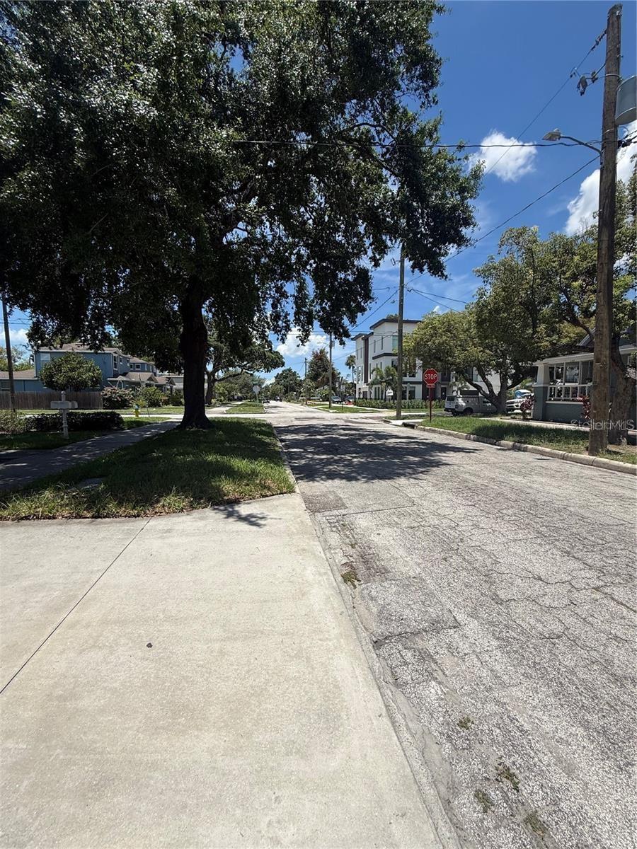 Image 33 of 34 For 114 Amelia Avenue