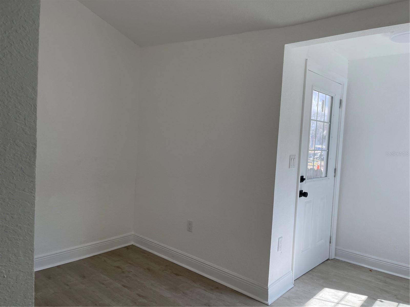 Image 5 of 34 For 114 Amelia Avenue