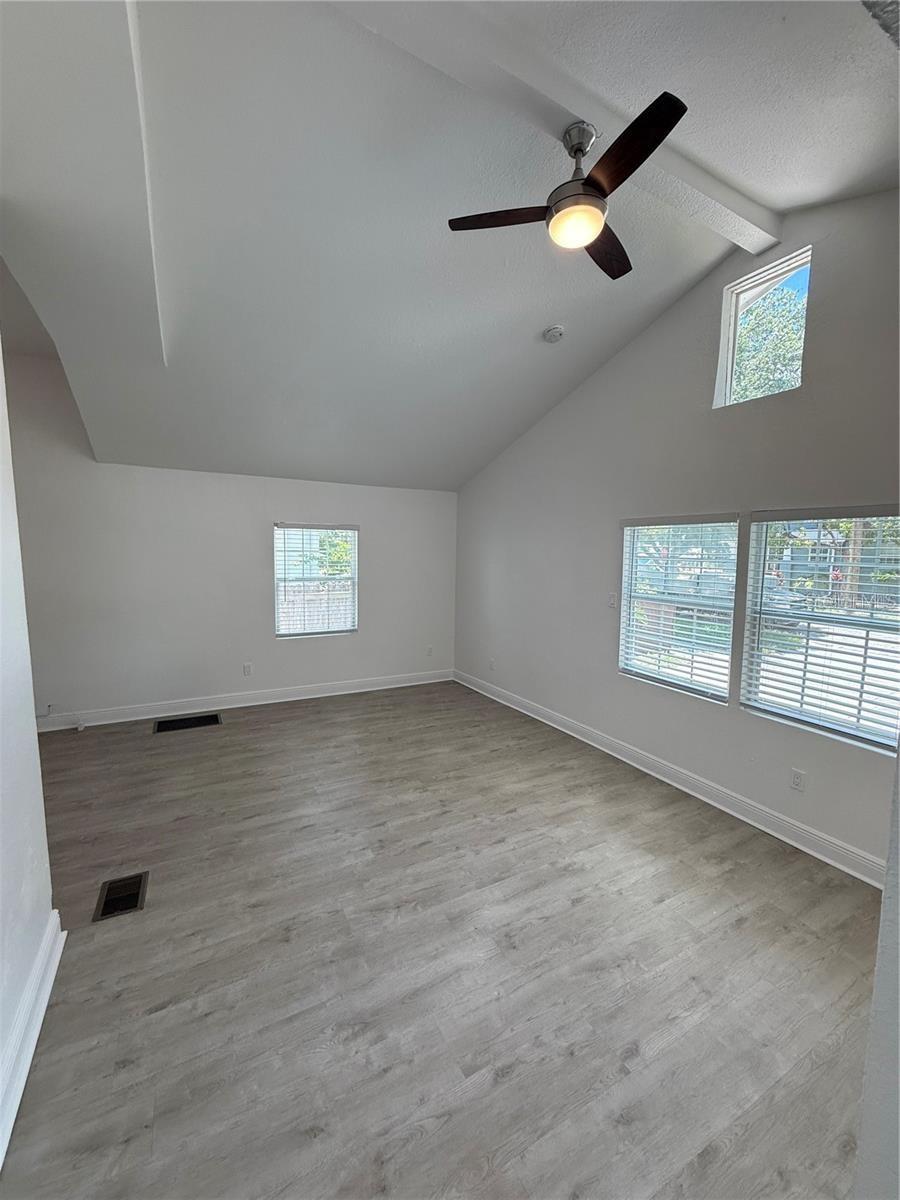 Image 7 of 34 For 114 Amelia Avenue